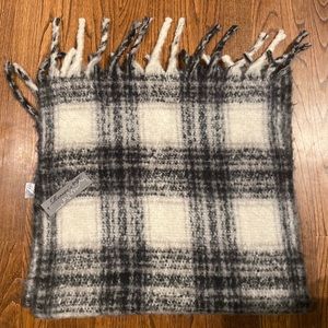 Buffalo Check Infinity Scarf Wrap -Grey/White